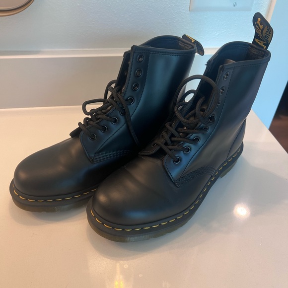 1460 WOMEN'S SMOOTH LEATHER LACE UP BOOTS - Picture 1 of 2